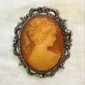 Genuine Bakelite cameo